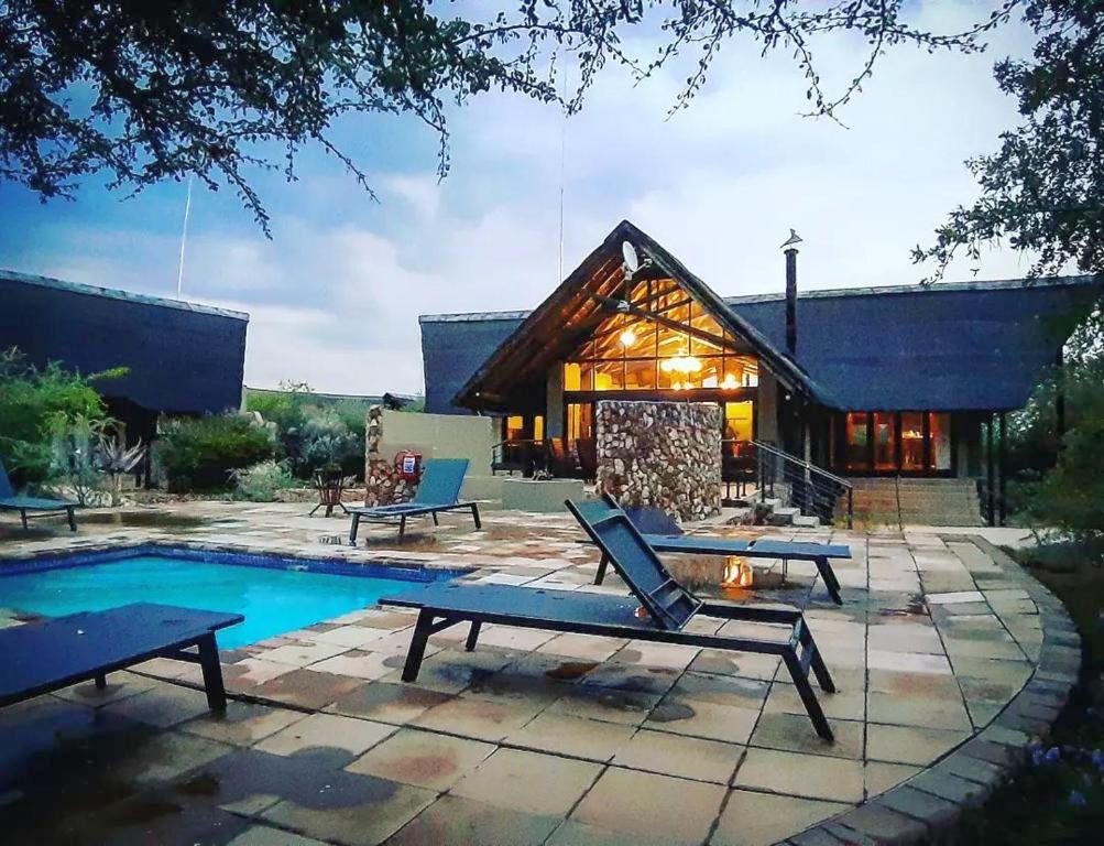 Africa Elegance At Morokolo Game Lodge Pilannesburg