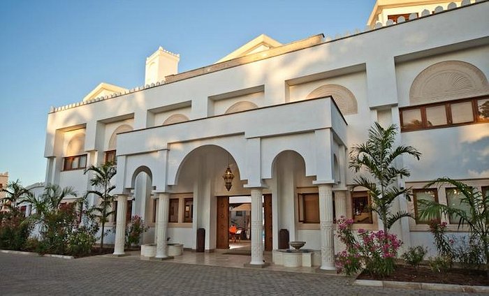 Lantana Galu Beach Resort